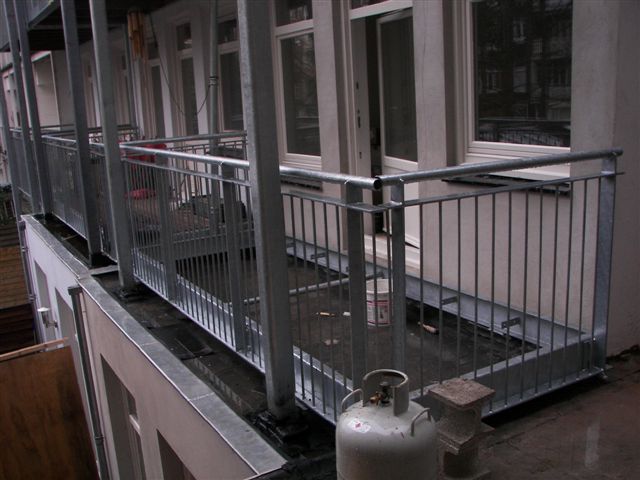 Refrein als zonsopkomst stalen constructies binnen en buiten gelast van trap tot balkon amsterdam  dak